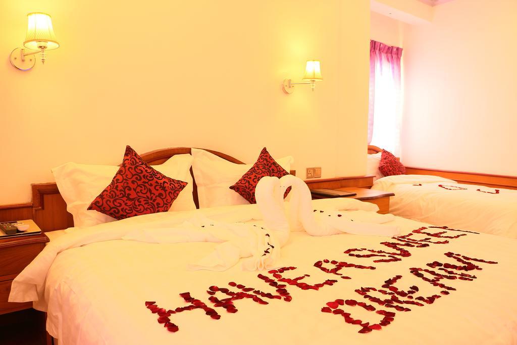 Mandalay White House Hotel Room photo